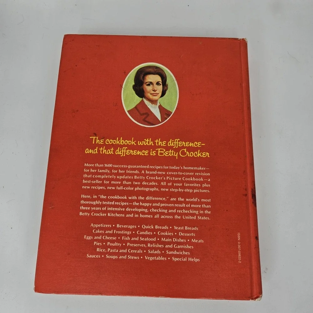 Vintage Betty Crocker's Cookbook Red Hardcover 1975 Pie Cover Bound‎ Edition